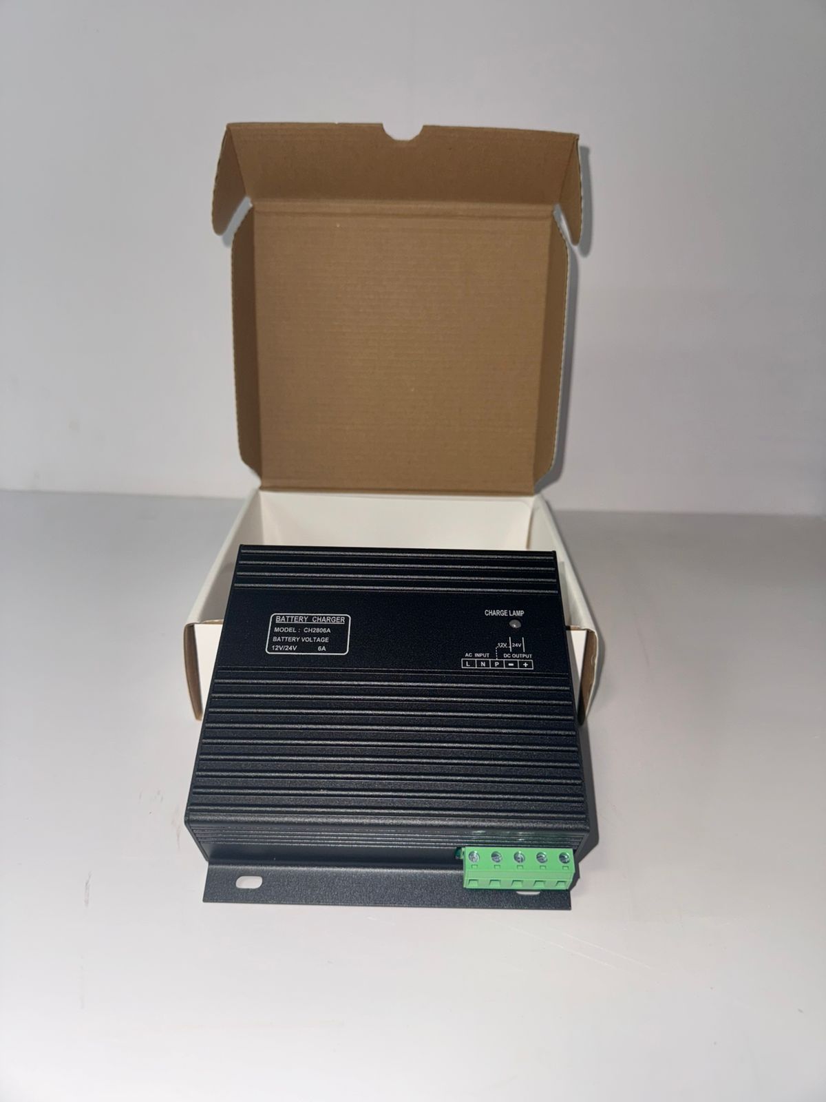 MANTENEDOR DE BATERIA 6-A DUAL 12/24 V PARA GENERADORES